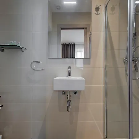 Caro Boutique בית הארחה 4*