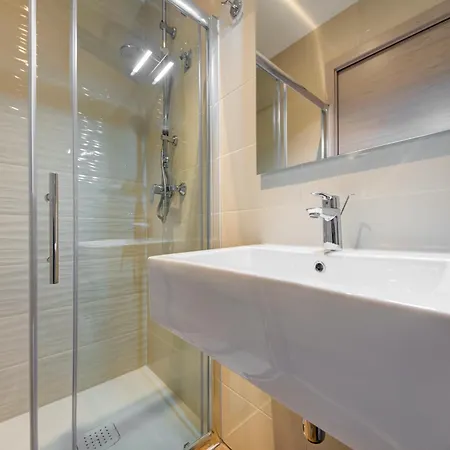 בית הארחה Caro Boutique 4*